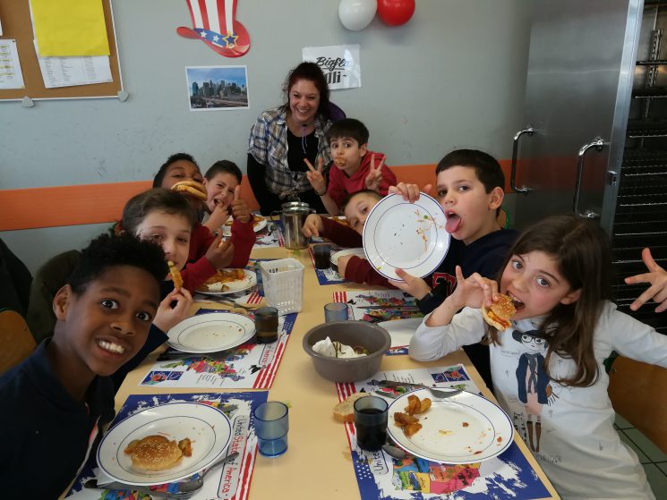 Repas américain à la cantine!