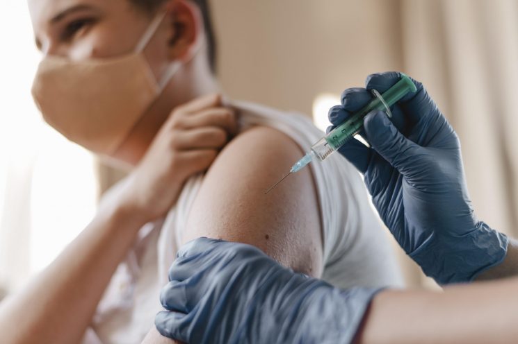 Forte mobilisation pour la vaccination des personnes âgées et des patients les plus à risque en Occitanie